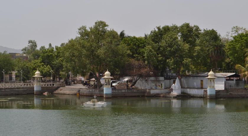 Banda: While bathing in the Nawab tank, there was an outcry, people started running here and there?