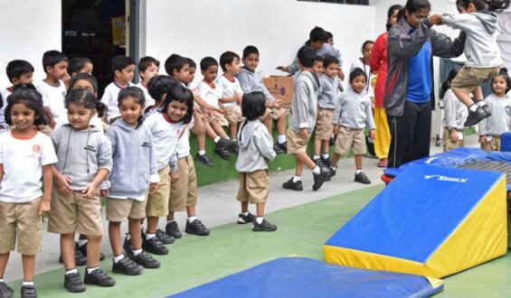 प्रयागराज समाचार: इण्टर कालेज में हथियार मिलने से मचा हड़कंप,बच्चे और टीचर दहशत में ?