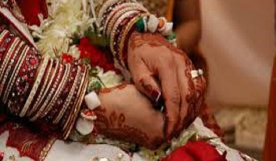 चोरनी से शादी कि और बदले में चोरनी 4 घंटे  बाद जेवर और नकदी लेकर फरार हुई?