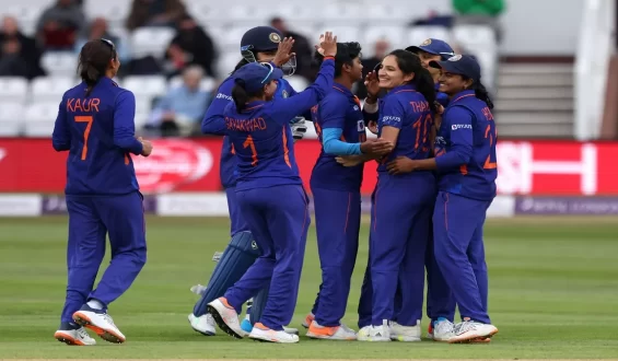 महिला भारतीय टीम ने ऑस्ट्रेलिया को बुरी तरह से हराया……..